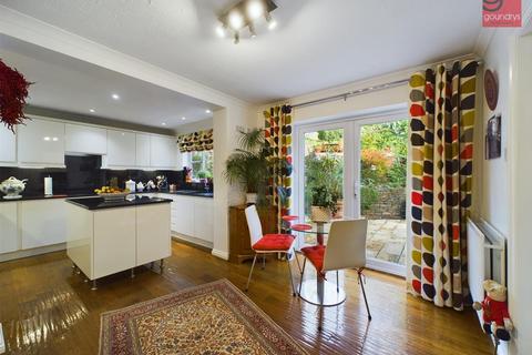 4 Bishop Temple Road, Truro, TR1 1YP