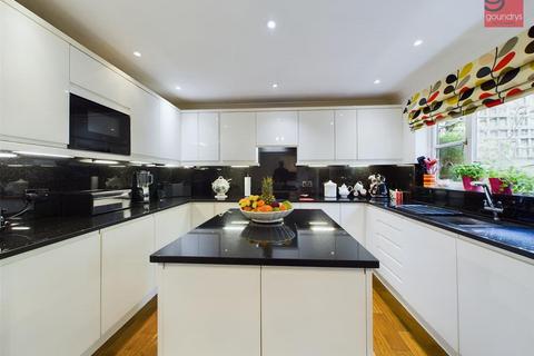 4 Bishop Temple Road, Truro, TR1 1YP