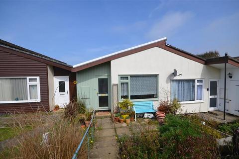 2 bedroom semi-detached house to rent, Gover Close, Mount Hawke