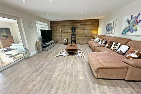 64 Lea Green Lane, Wythall, Birmingham, B47 6HN