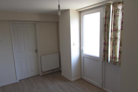 Studio to rent, Ford End Road
