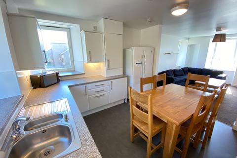6 bedroom flat to rent, St Leonard`s Bank, Newington, Edinburgh, EH8