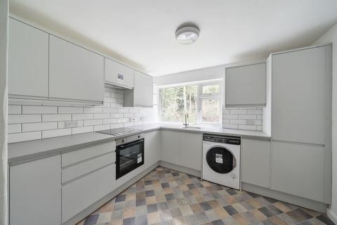 2 bedroom flat for sale, Beechwood Road, Caterham CR3