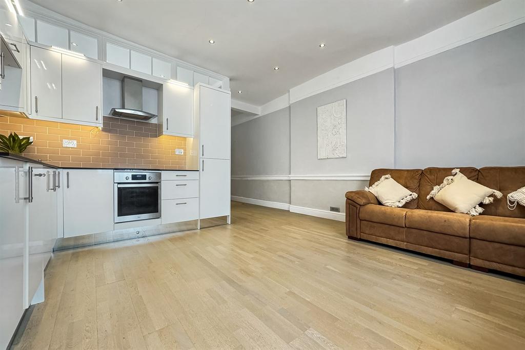 Open Plan Living/Kit