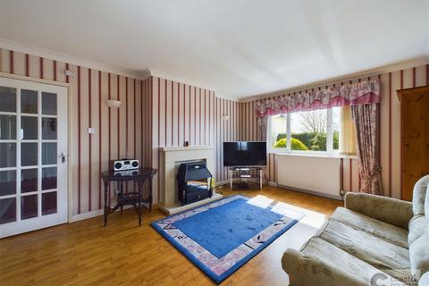 4 bedroom detached bungalow for sale, Fluder Hill, Kingskerswell