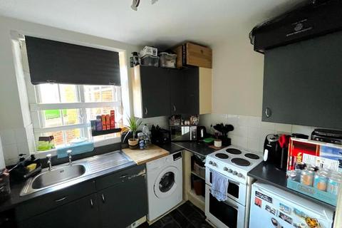 Studio to rent, Wycliffe Buildings, Guildford GU2