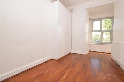 1 bedroom flat to rent, Rye Hill Park Peckham SE15