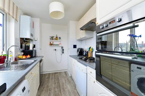 3 bedroom flat for sale, Godalming, Surrey GU7