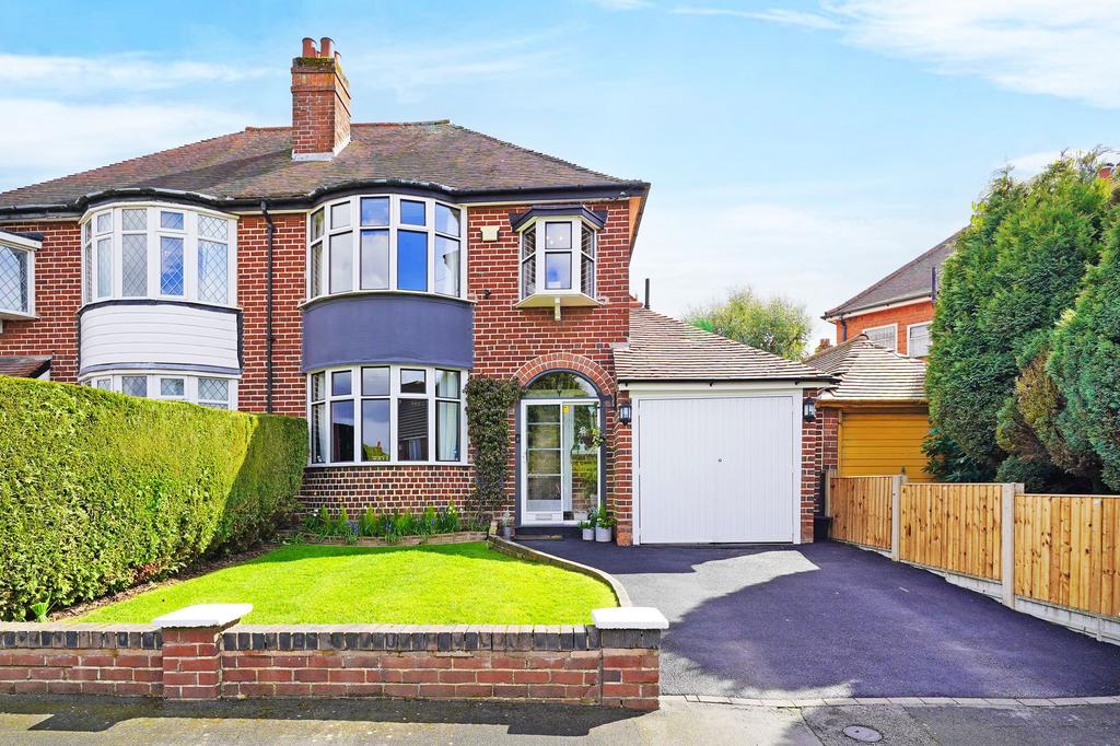 Meadow Grove, Solihull, B92 3 bed semidetached house for sale £415,000
