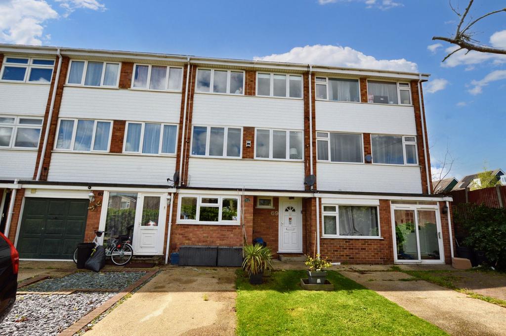 Butterys, SouthendOnSea, SS1 4 bed townhouse for sale £410,000