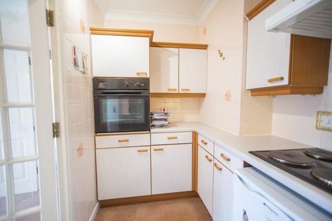 2 bedroom flat for sale, West End, Swanland, North Ferriby, East Riding of Yorkshire, HU14 3PQ