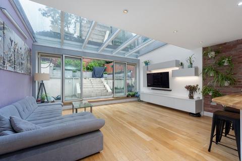 17 Downs Road, Purley, CR8 1DS