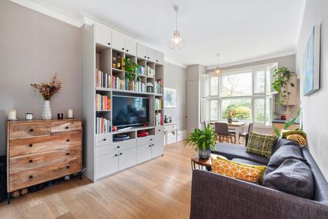 4b Aden Grove, London, N16 9NJ