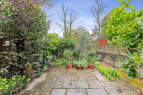 4b Aden Grove, London, N16 9NJ