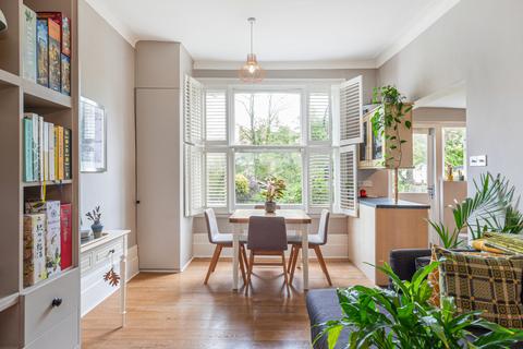 4b Aden Grove, London, N16 9NJ