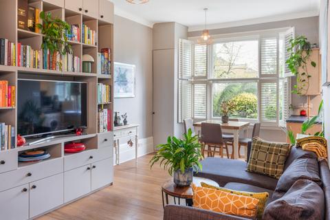 4b Aden Grove, London, N16 9NJ