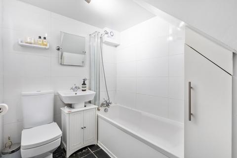 4b Aden Grove, London, N16 9NJ