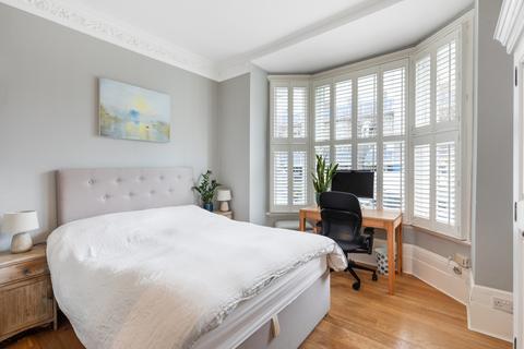 4b Aden Grove, London, N16 9NJ