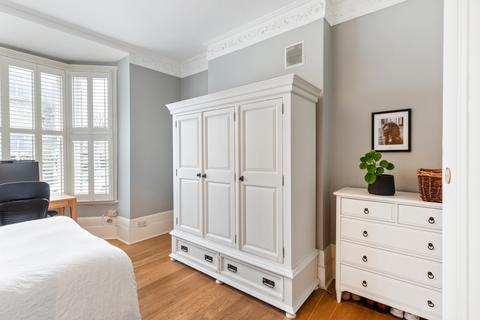 4b Aden Grove, London, N16 9NJ