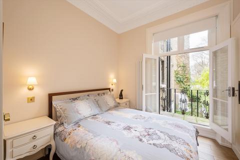 1 bedroom flat for sale, Redcliffe Street, London, SW10.