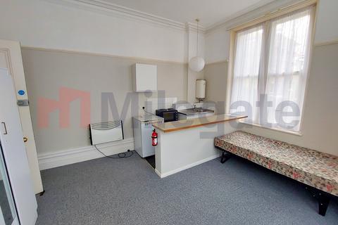1 bedroom in a house share to rent, Westbourne Gardens, Folkestone CT20