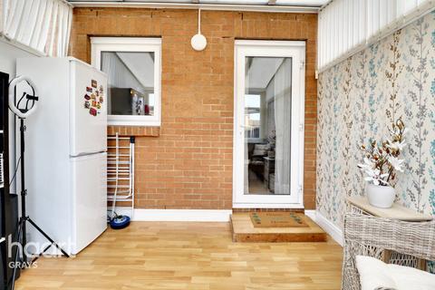 5 Fanns Rise, Purfleet, RM19 1GP