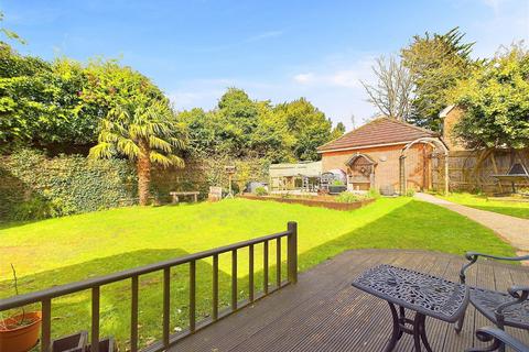 4 bedroom detached house for sale, Valley Gardens, Worthing BN14