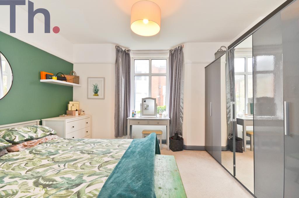 Bedroom 1 (2).JPG