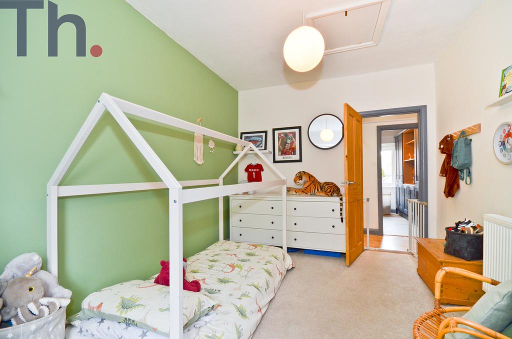 Bedroom 2 (2).JPG