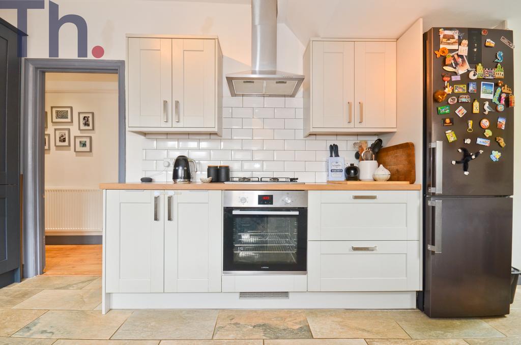 Kitchen (4).JPG