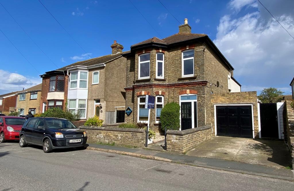 Golf Road, Deal, CT14 4 bed detached house for sale £609,995