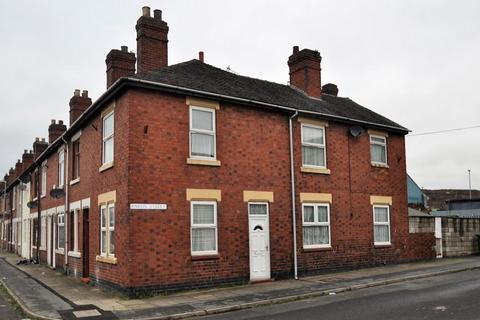 3 bedroom end of terrace house to rent, Barron Street, Stoke-on-Trent ST4 3PH
