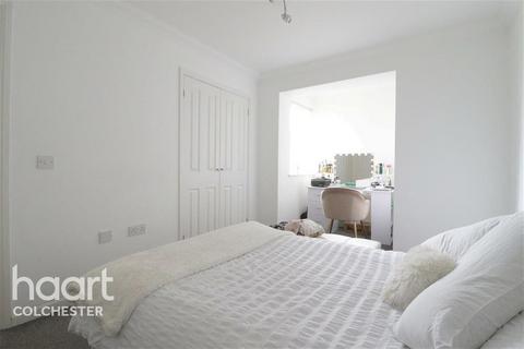 2 bedroom flat to rent, Central Colchester