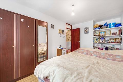 3 bedroom flat for sale, Yelverton Road, London, SW11