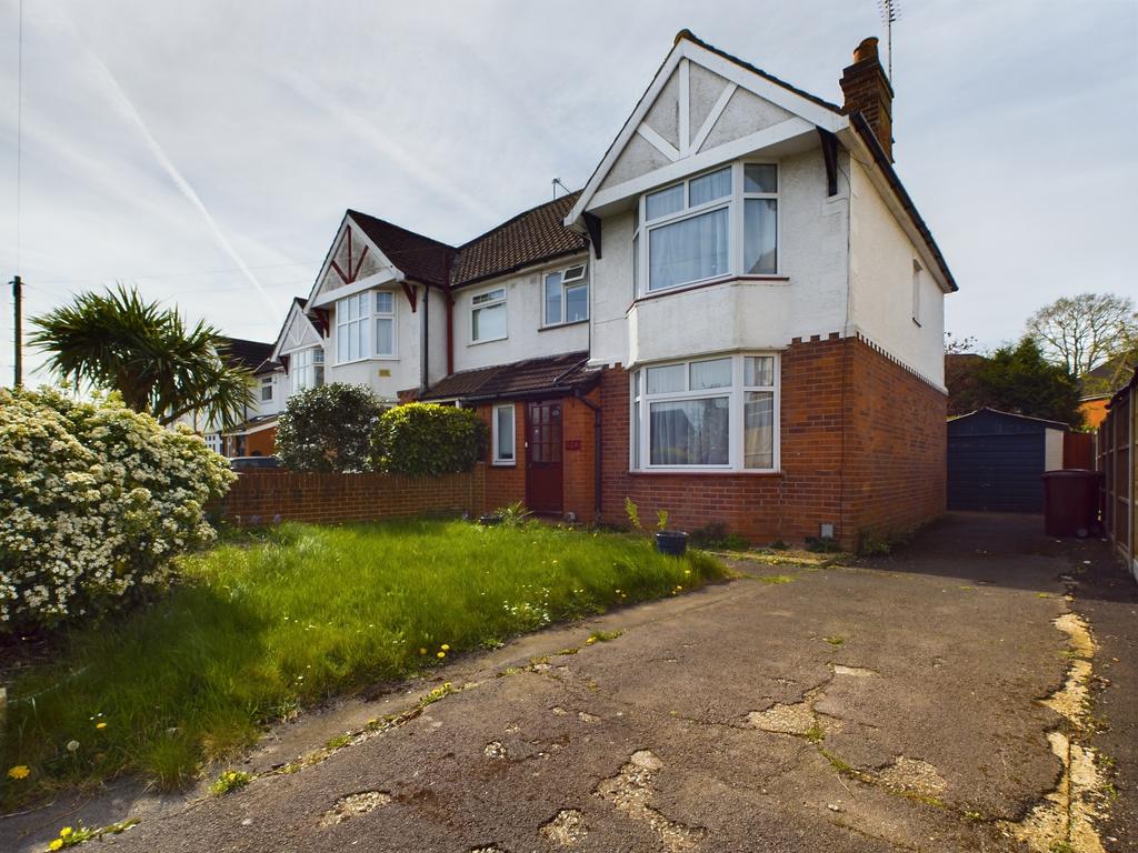 St Michaels Road, Tilehurst, Reading... 3 bed semidetached house for