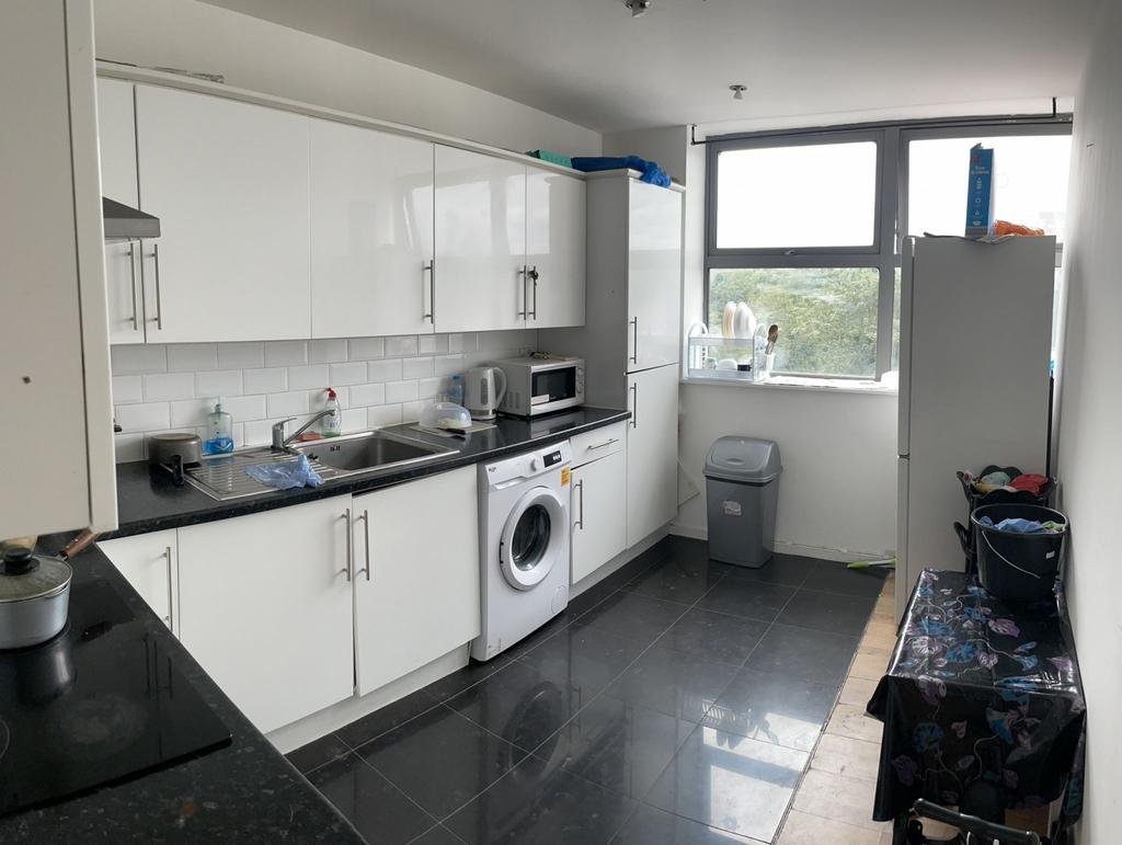 Two bedroom apartment for sale - Romford Road, Fo