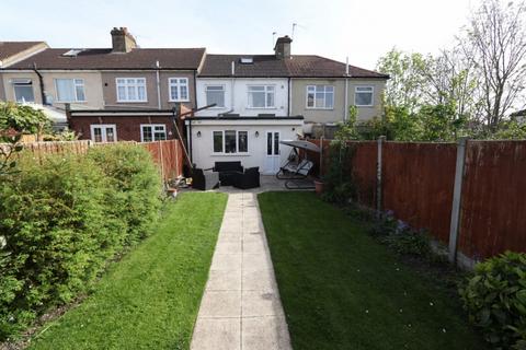 3 bedroom terraced house for sale, Gelsthorpe Road, Romford, RM5