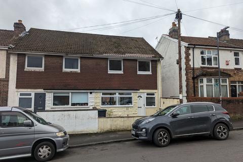 3 bedroom terraced house to rent, Cotswold Road, Bristol