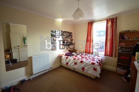 3 bedroom flat to rent, 72b Victoria Road, Hyde Park, Leeds LS6