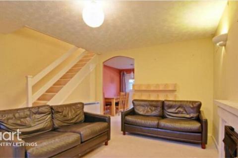 3 bedroom semi-detached house to rent, Turton Way, Kenilworth
