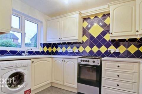 3 bedroom semi-detached house to rent, Turton Way, Kenilworth