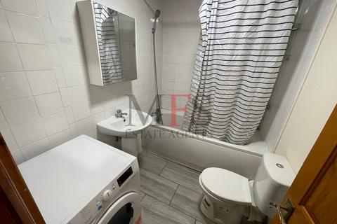 2 bedroom flat to rent, Inverness Road, Southall, UB2