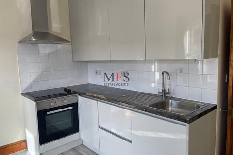 2 bedroom flat to rent, Inverness Road, Southall, UB2
