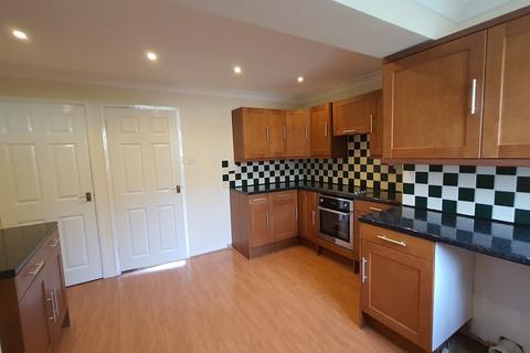 4 bedroom end of terrace house to rent, Clark Road, Ditchingham