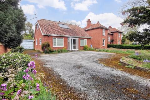 4 bedroom chalet for sale, Yarmouth Road, Broome, Bungay