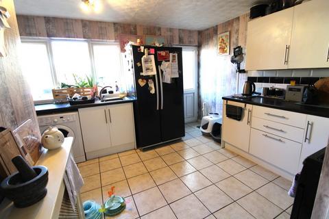 3 bedroom terraced house for sale, Heapham Crescent, Gainsborough