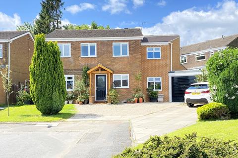 4 bedroom detached house for sale, Hookstone Close, Harrogate