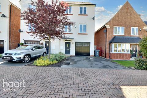 4 bedroom semi-detached house for sale, Howe Drive, Harlow