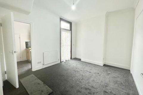 3 bedroom terraced house to rent, Kingston Road Ilford Large 3 Bedroom House