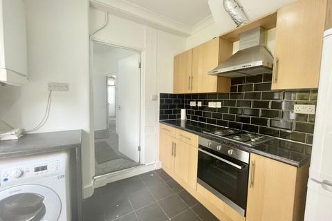 3 bedroom terraced house to rent, Kingston Road Ilford Large 3 Bedroom House